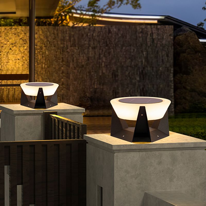 Pena Design Dekorativ Speciell Liten Skålformad Solcell LED Utomhusbelysning Metall Svart Trädgård