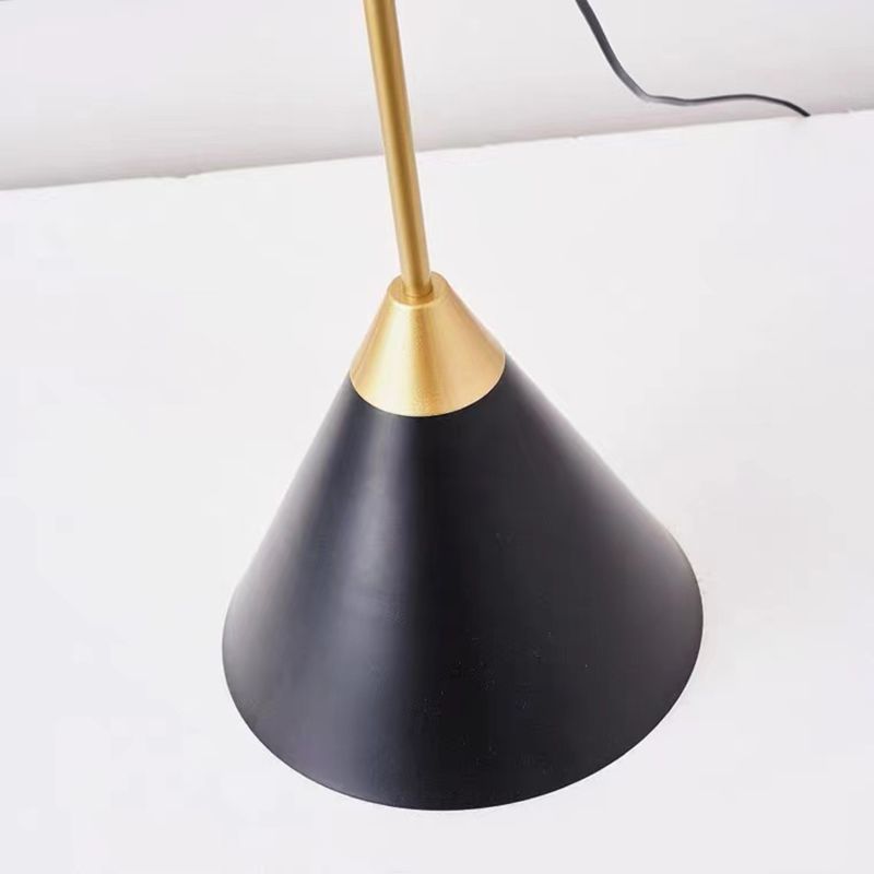 Salgado Modern Svart Design LED Golvlampa Metall Vardagsrum