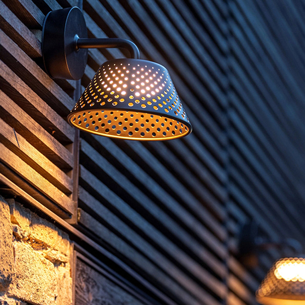 Carins Industriell Design LED Vägglampa Metall Utomhus Trägård