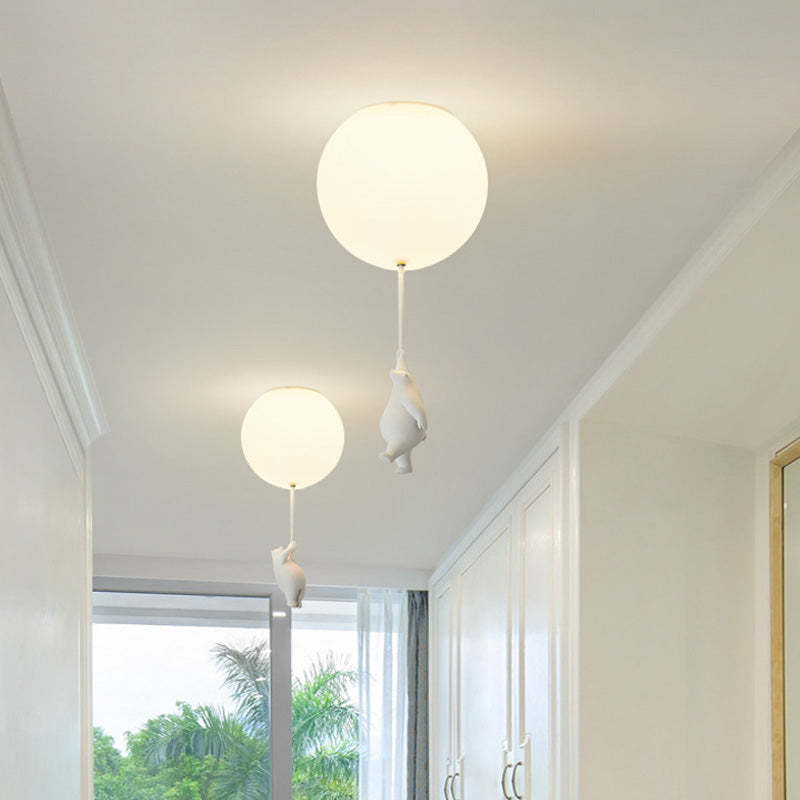 Fateh Design Ballong Björn LED-Armatur Vit Harts/Akryl Plafond