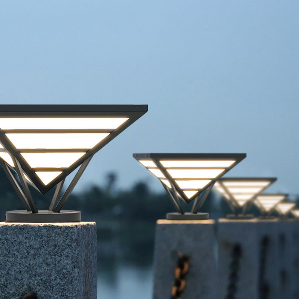 Riley Modern Pyramid LED Utomhusbelysning Socell Metall Svart Trädgård/Trottoarkant